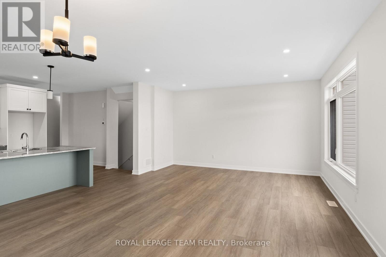 Photo 19 of 1004 Moore Street, Brockville ON