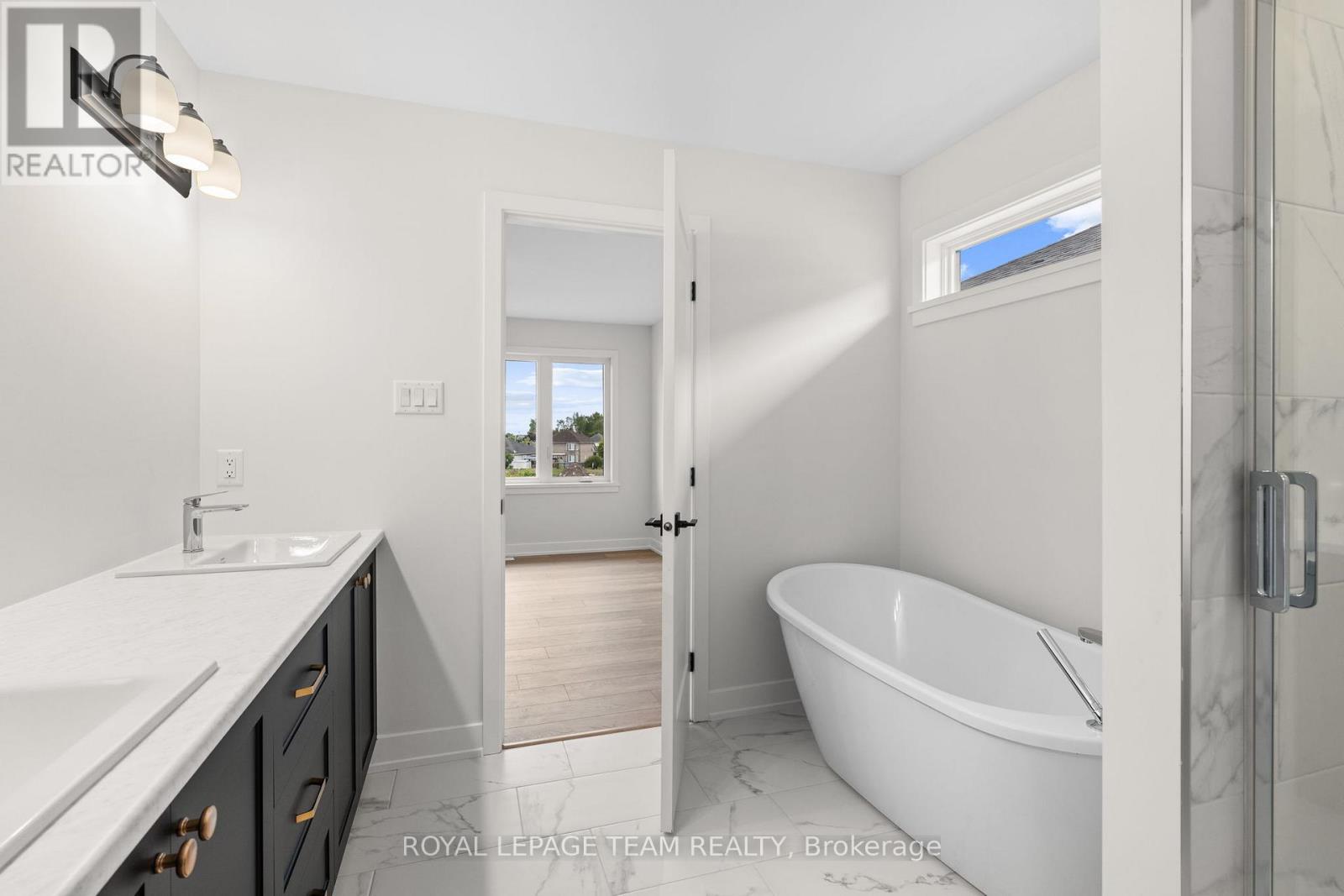 Photo 31 of 1004 Moore Street, Brockville ON