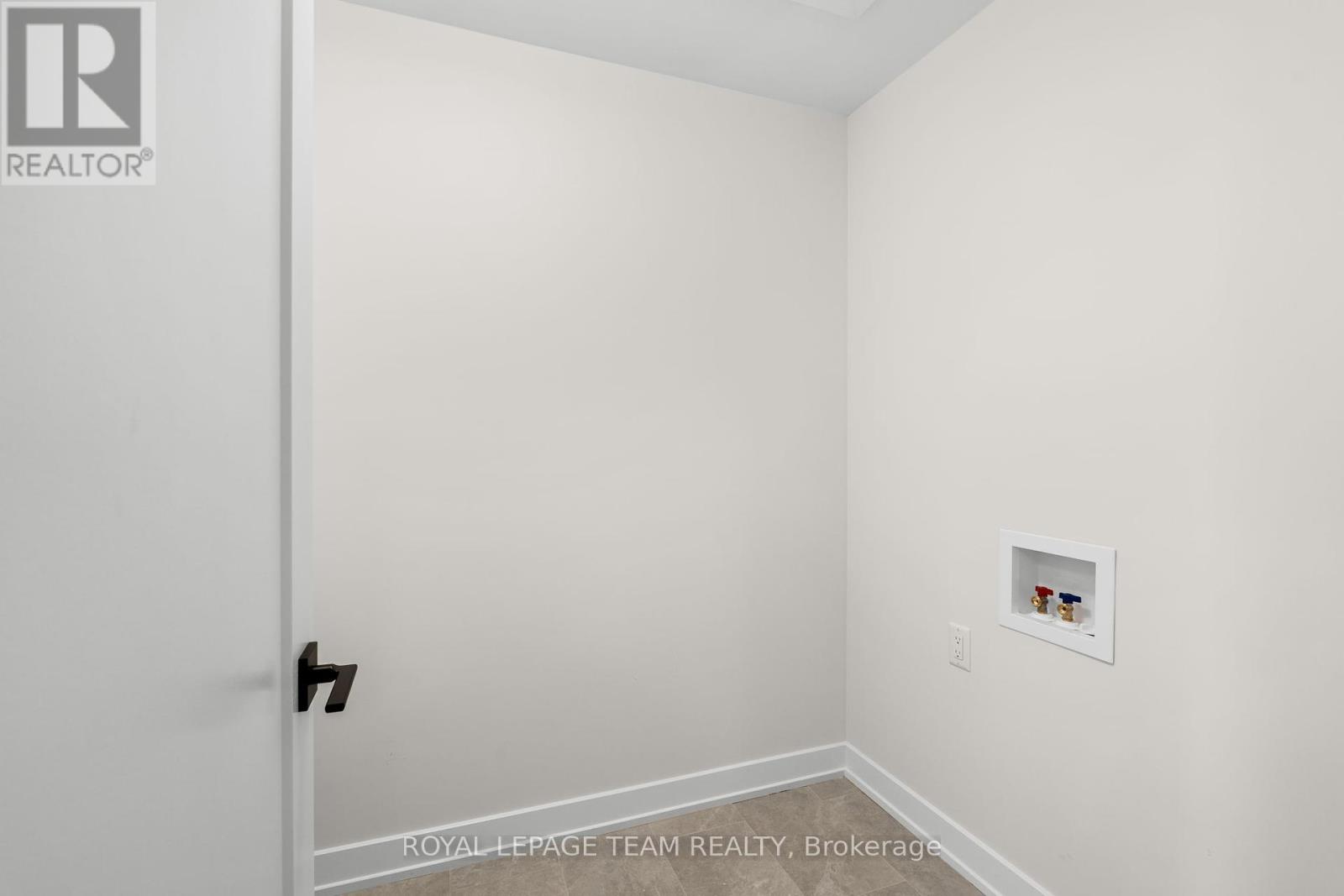 Photo 41 of 1004 Moore Street, Brockville ON