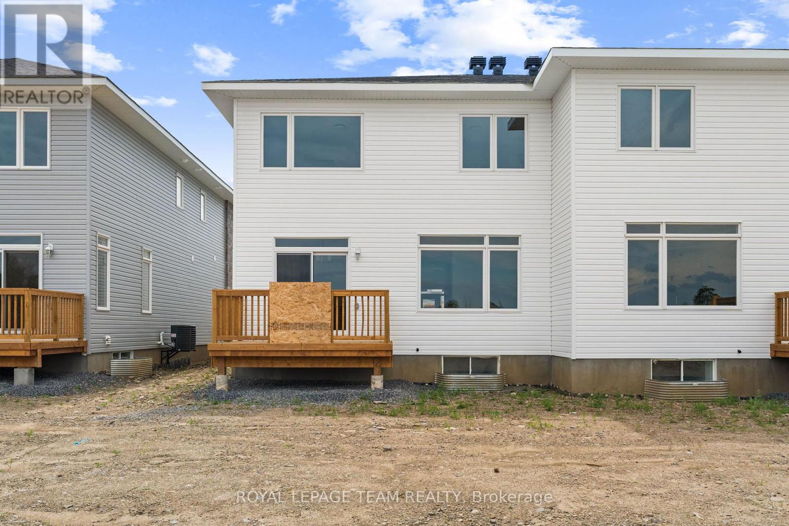 Photo 44 of 1004 Moore Street, Brockville ON