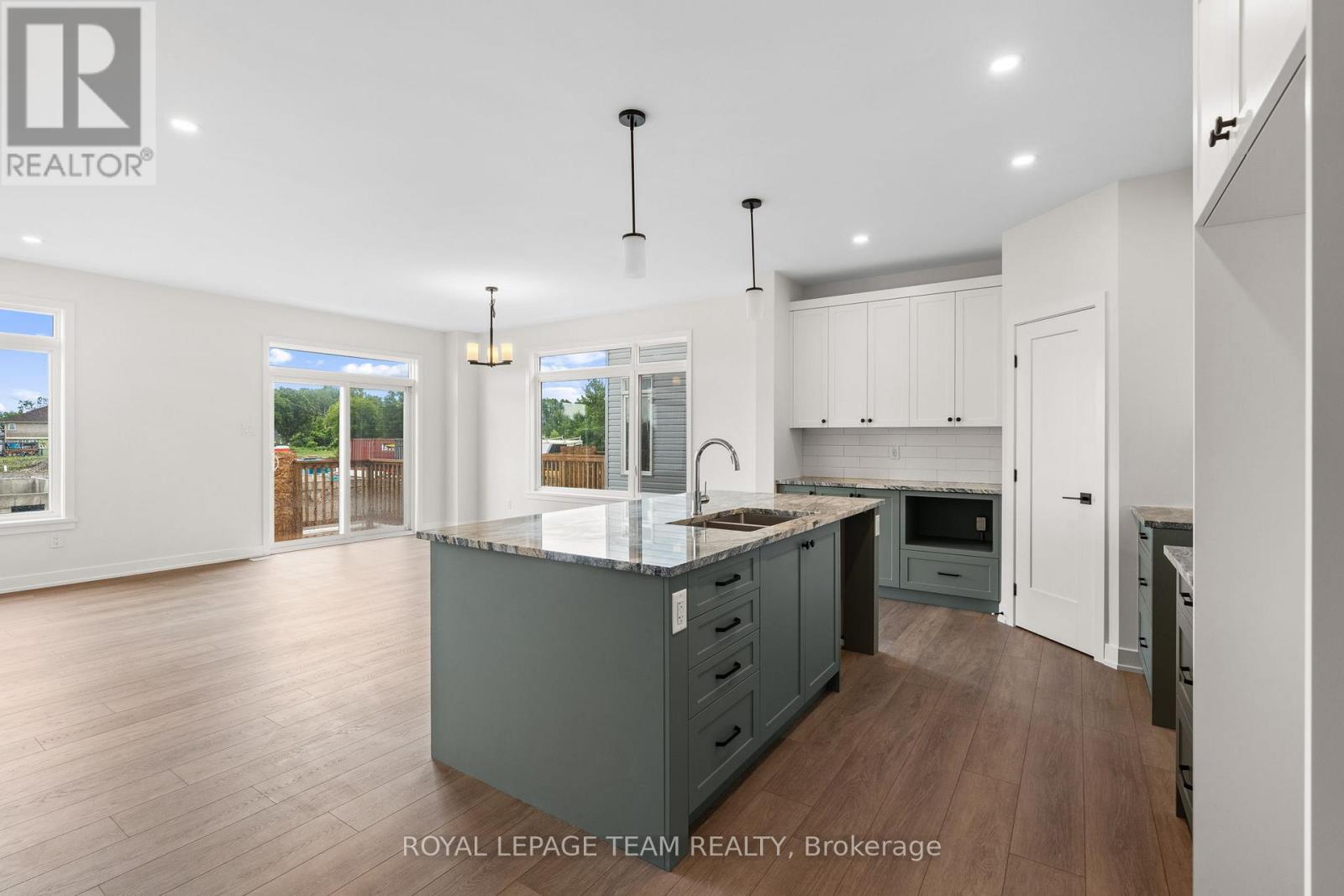 Photo 9 of 1004 Moore Street, Brockville ON