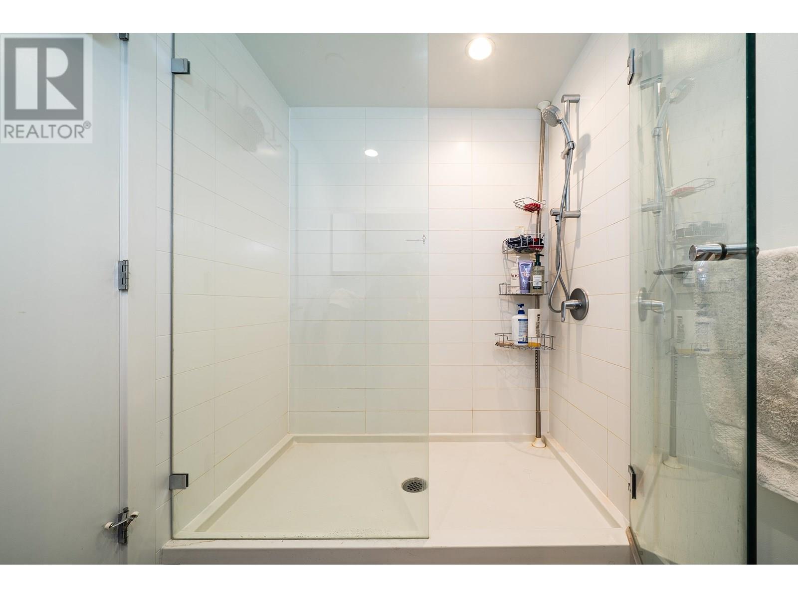 Photo 5 of 607 657 Whiting Way, Coquitlam BC