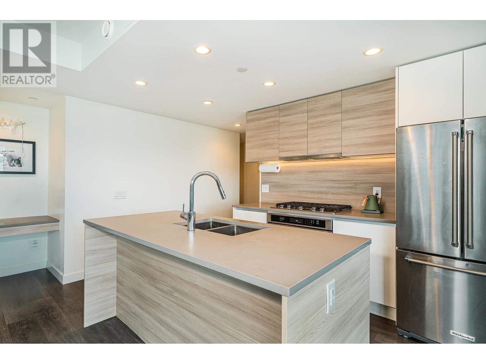 Photo 12 of 607 657 Whiting Way, Coquitlam BC