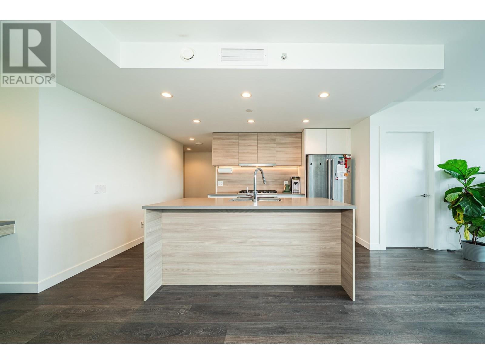 Photo 11 of 607 657 Whiting Way, Coquitlam BC