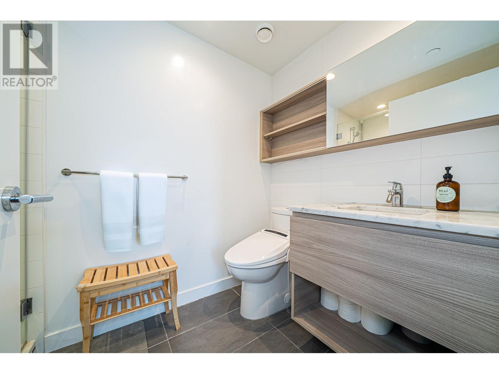 Photo 4 of 607 657 Whiting Way, Coquitlam BC