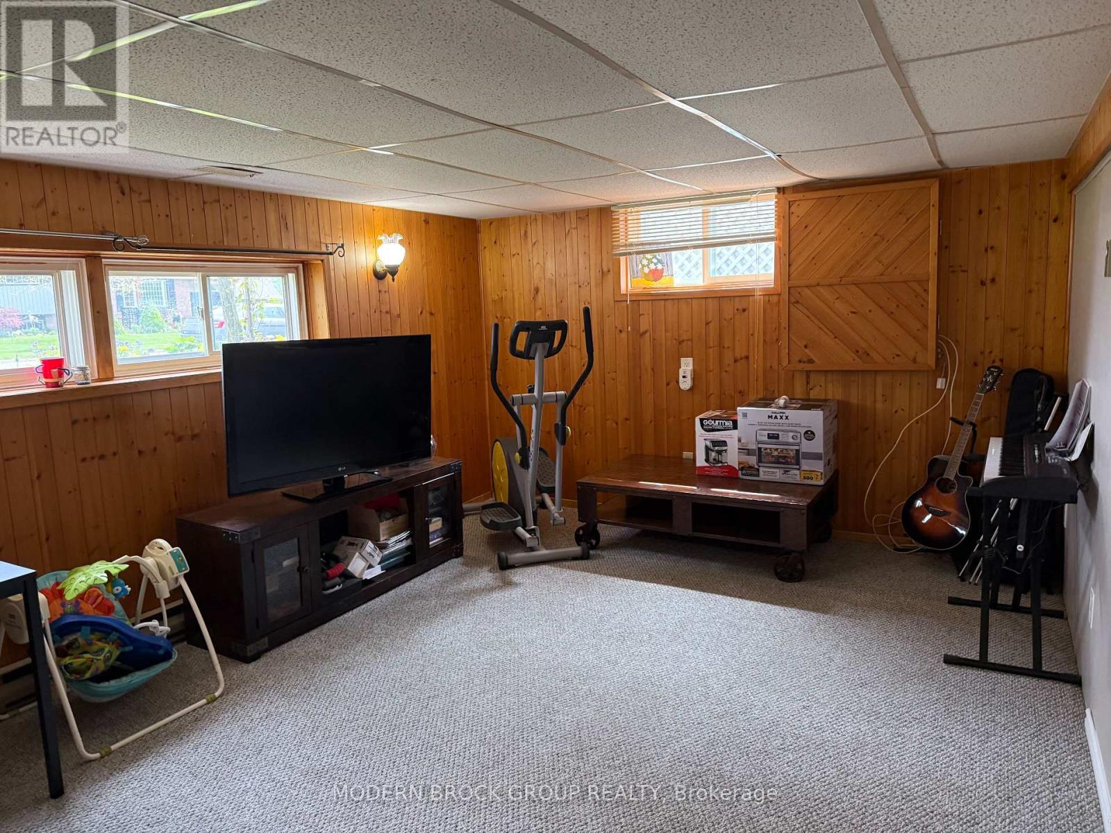 Photo 9 of 1350 Linden Crescent, Brockville ON