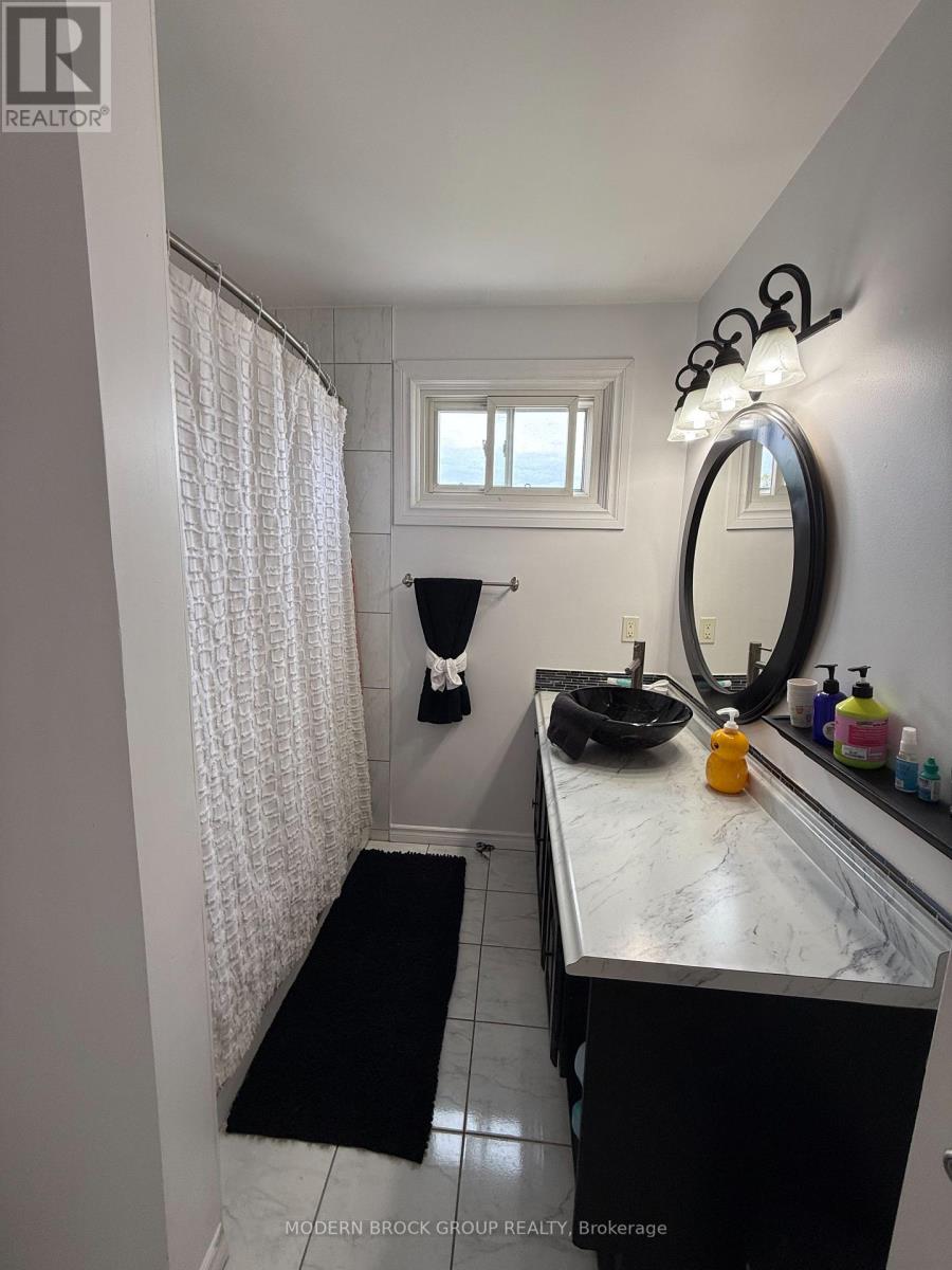 Photo 10 of 1350 Linden Crescent, Brockville ON