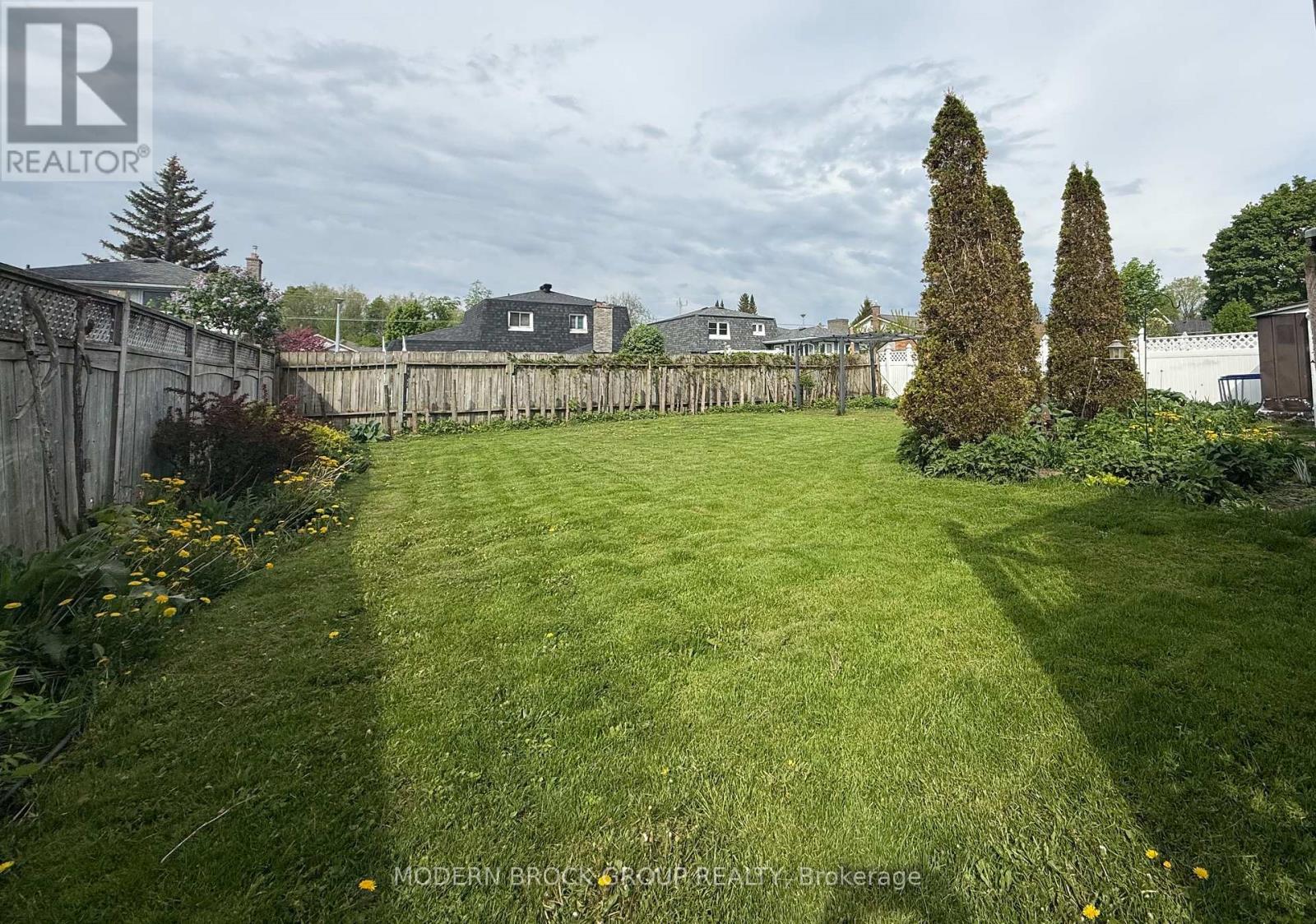Photo 13 of 1350 Linden Crescent, Brockville ON
