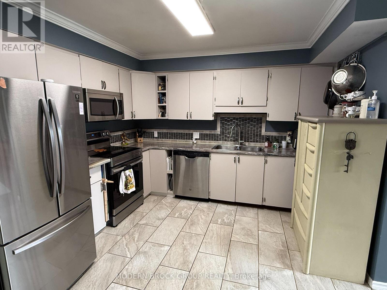 Photo 5 of 1350 Linden Crescent, Brockville ON