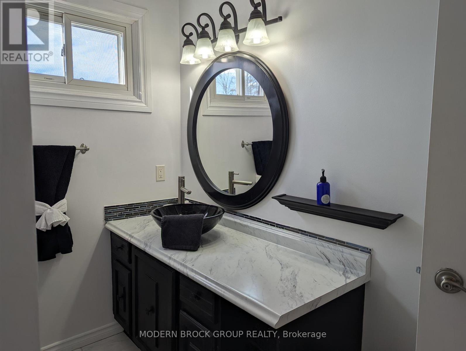 Photo 1 of 1350 Linden Crescent, Brockville ON
