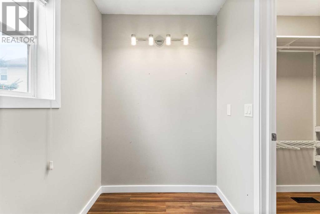 Single Family House 4 Level for Sale in    Avenue SE Applewood Park Calgary 