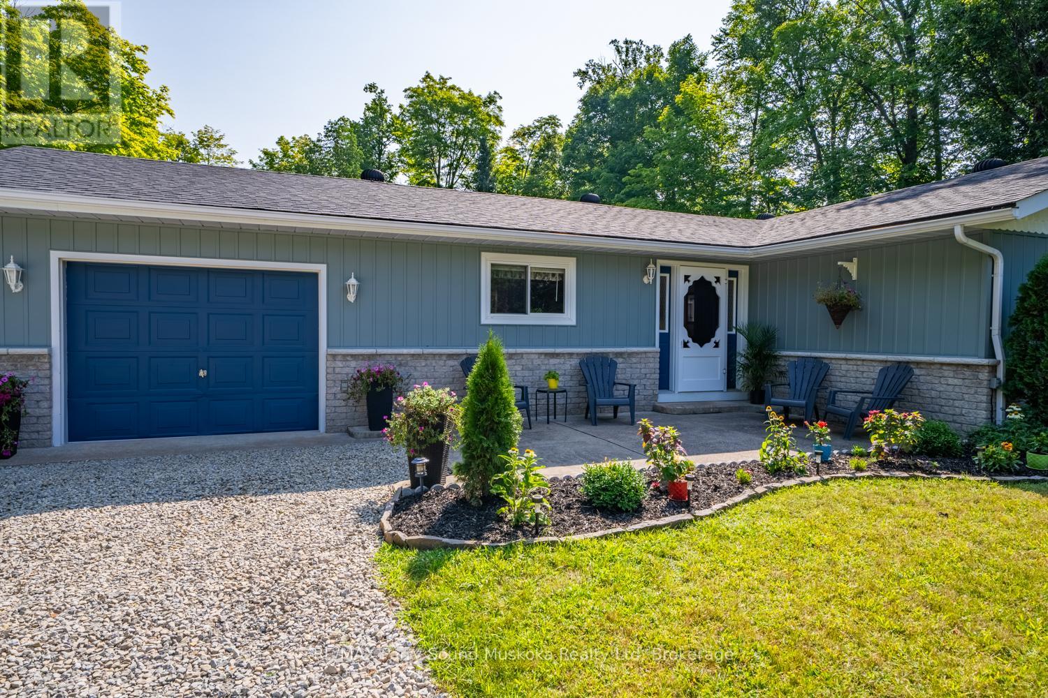 Photo 27 of 3 5 Squirrel Avenue, Mcdougall ON