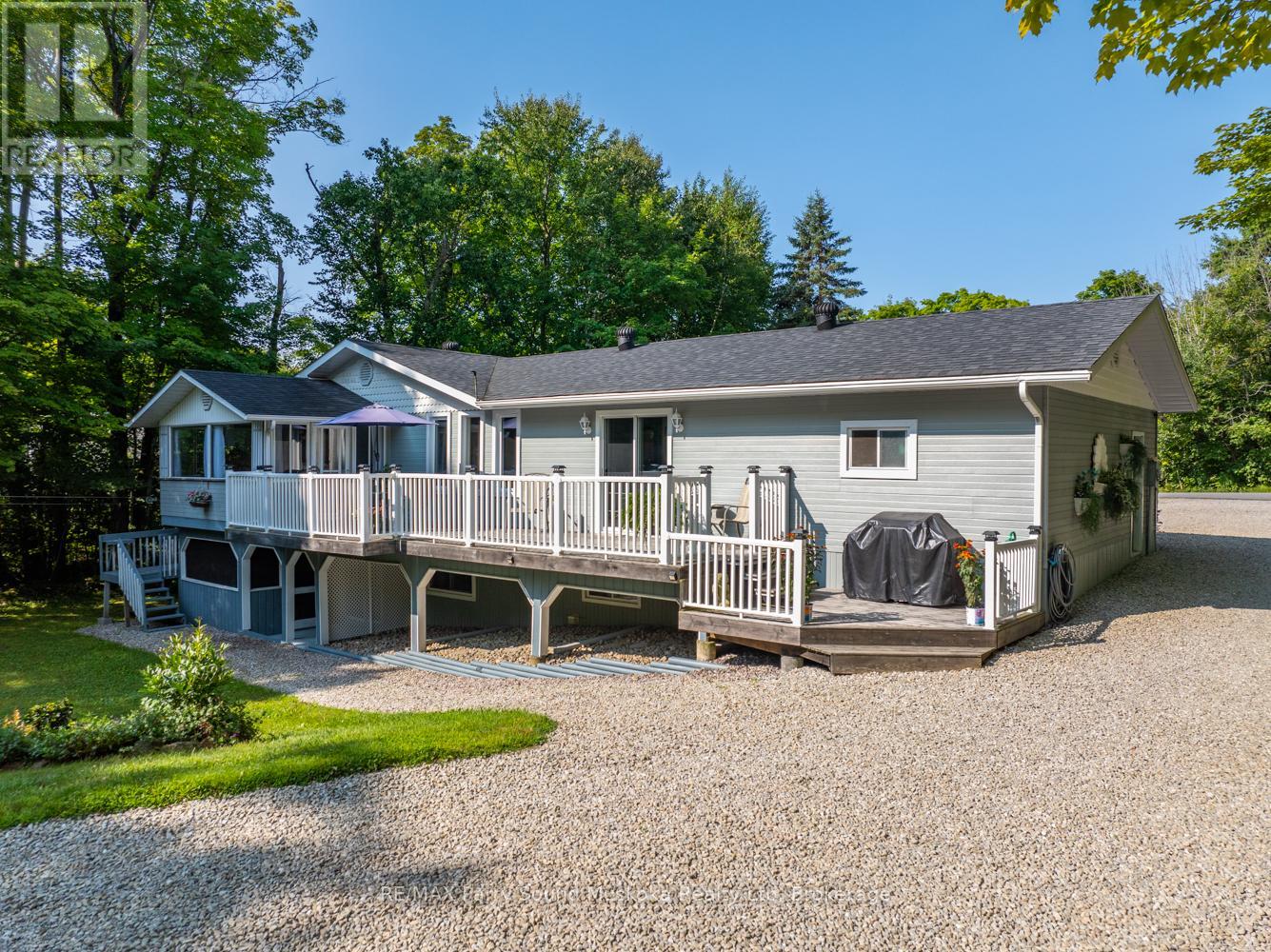 Photo 14 of 3 5 Squirrel Avenue, Mcdougall ON