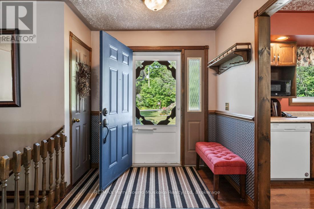 Photo 41 of 3 5 Squirrel Avenue, Mcdougall ON