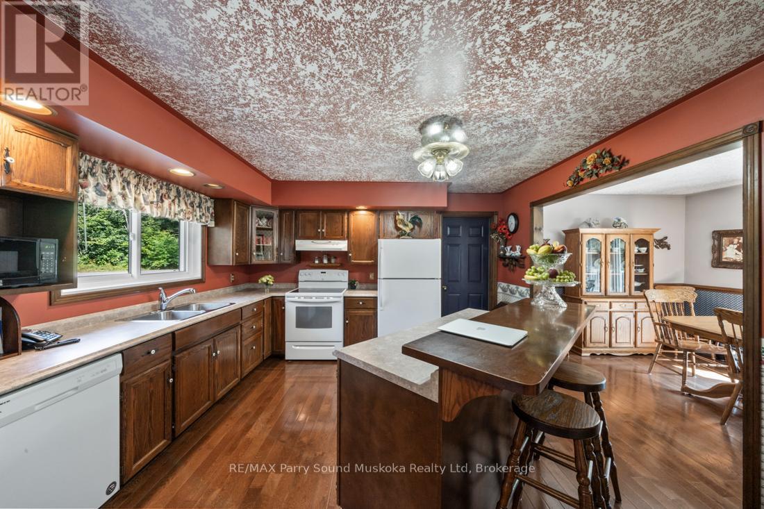 Photo 15 of 3 5 Squirrel Avenue, Mcdougall ON