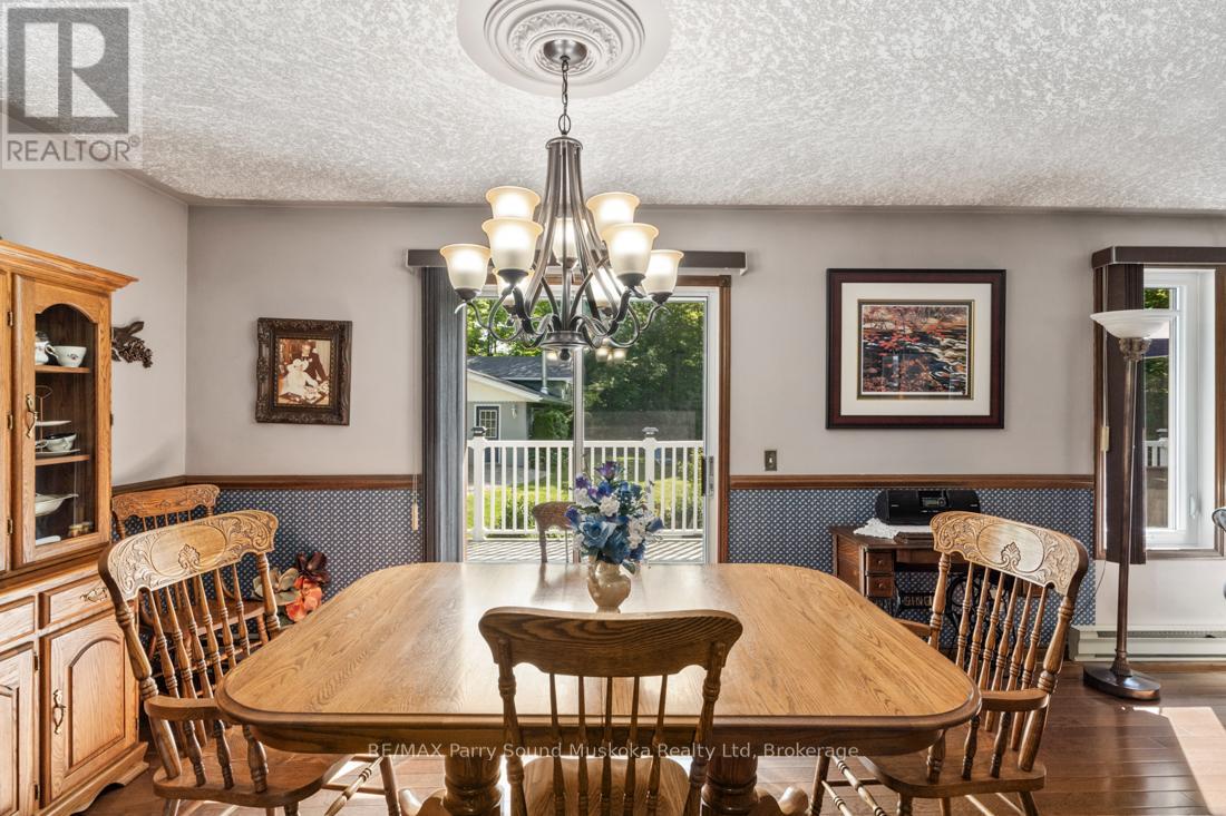 Photo 33 of 3 5 Squirrel Avenue, Mcdougall ON