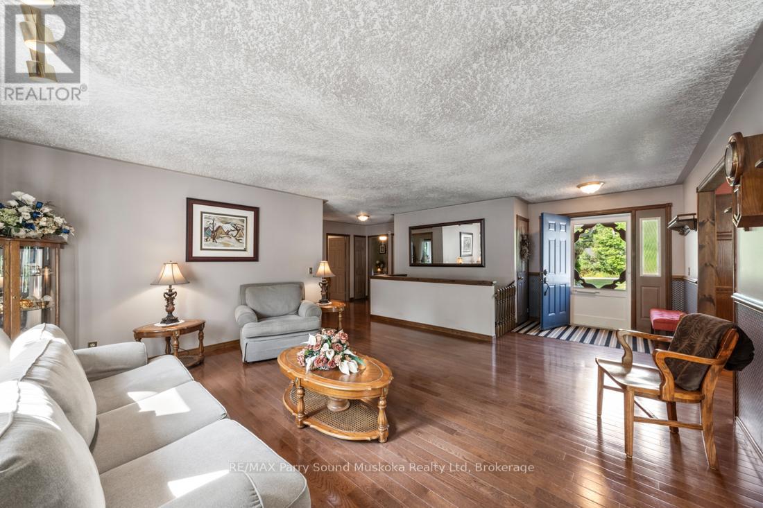 Photo 32 of 3 5 Squirrel Avenue, Mcdougall ON