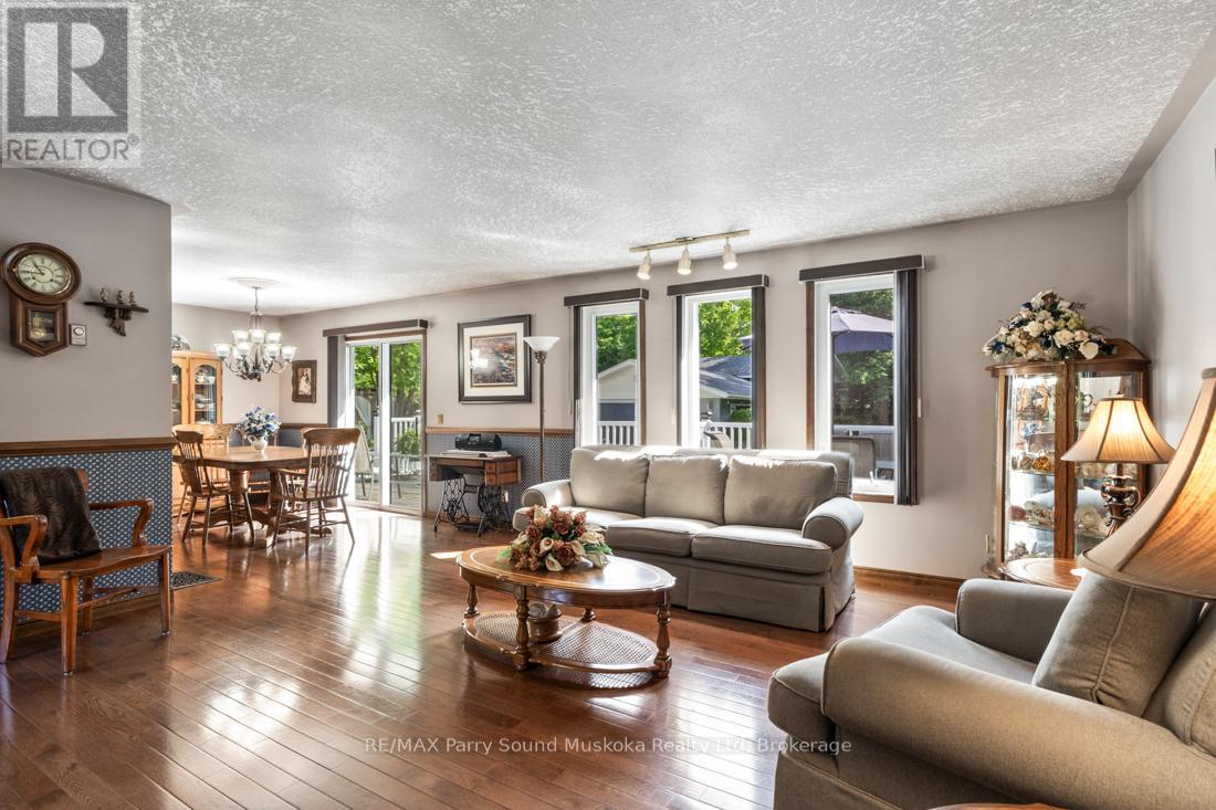 Photo 23 of 3 5 Squirrel Avenue, Mcdougall ON