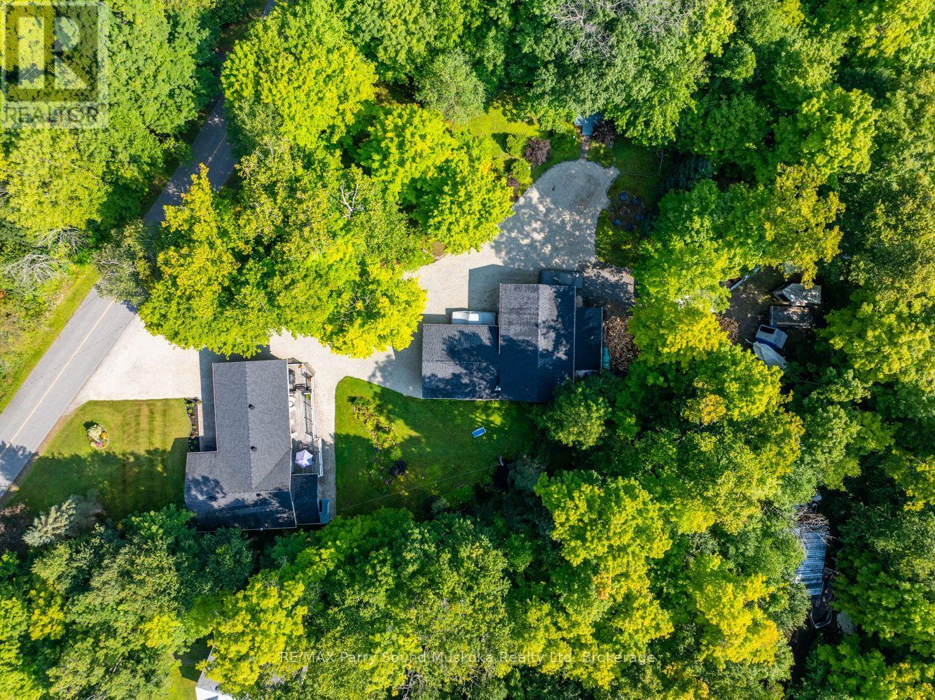 Photo 30 of 3 5 Squirrel Avenue, Mcdougall ON