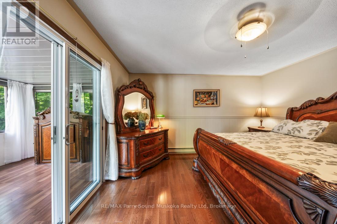 Photo 12 of 3 5 Squirrel Avenue, Mcdougall ON