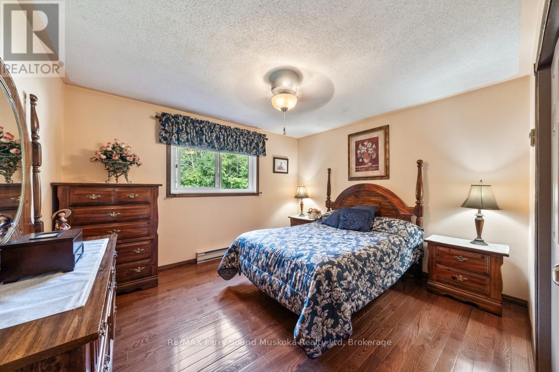 Photo 24 of 3 5 Squirrel Avenue, Mcdougall ON