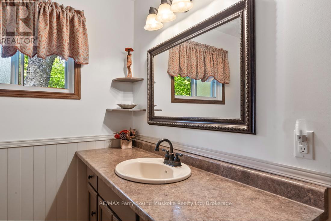 Photo 7 of 3 5 Squirrel Avenue, Mcdougall ON
