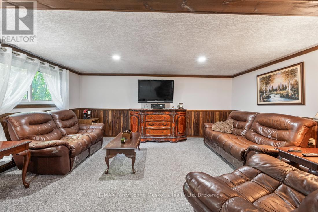 Photo 10 of 3 5 Squirrel Avenue, Mcdougall ON