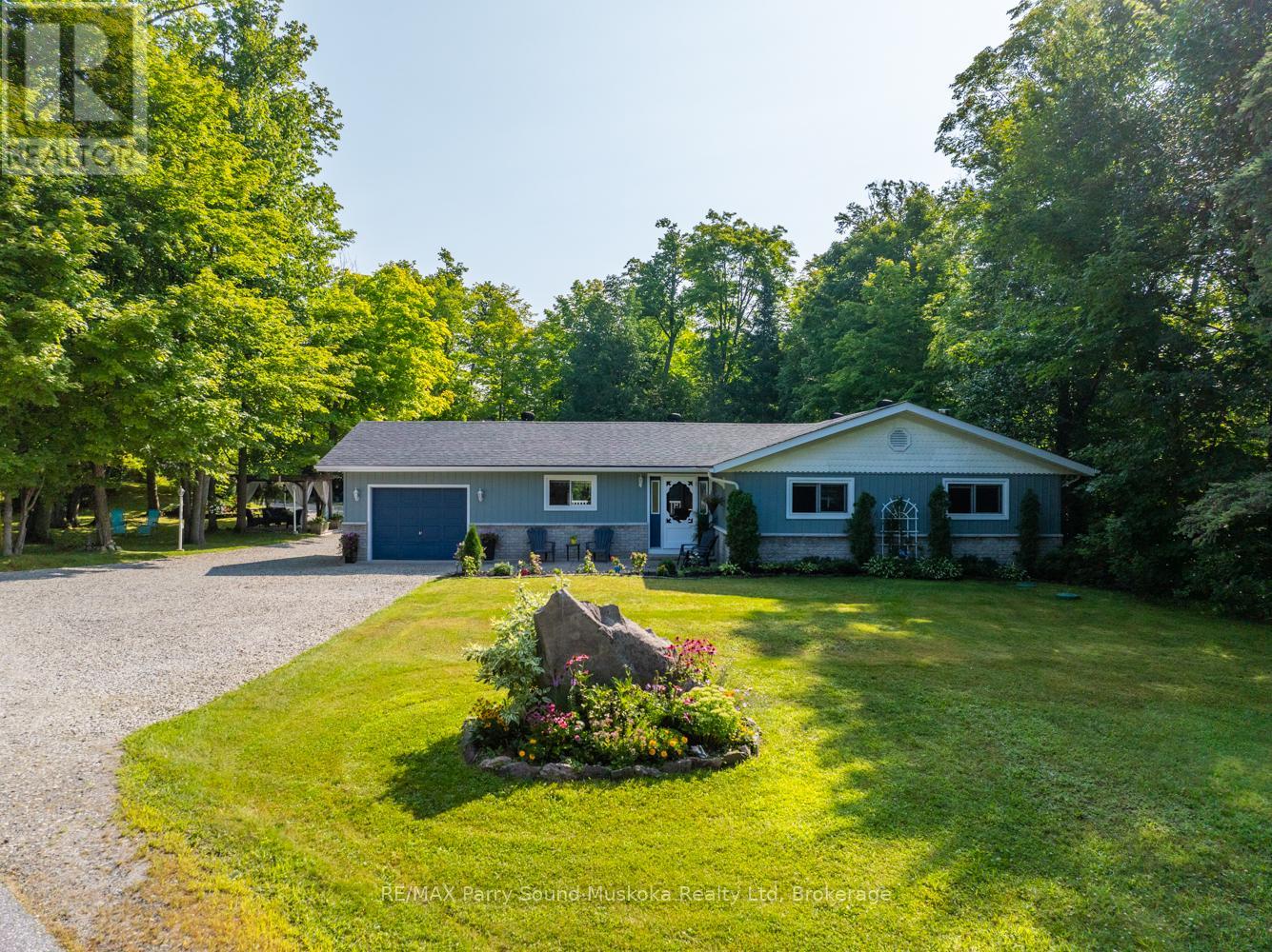 Photo 8 of 3 5 Squirrel Avenue, Mcdougall ON