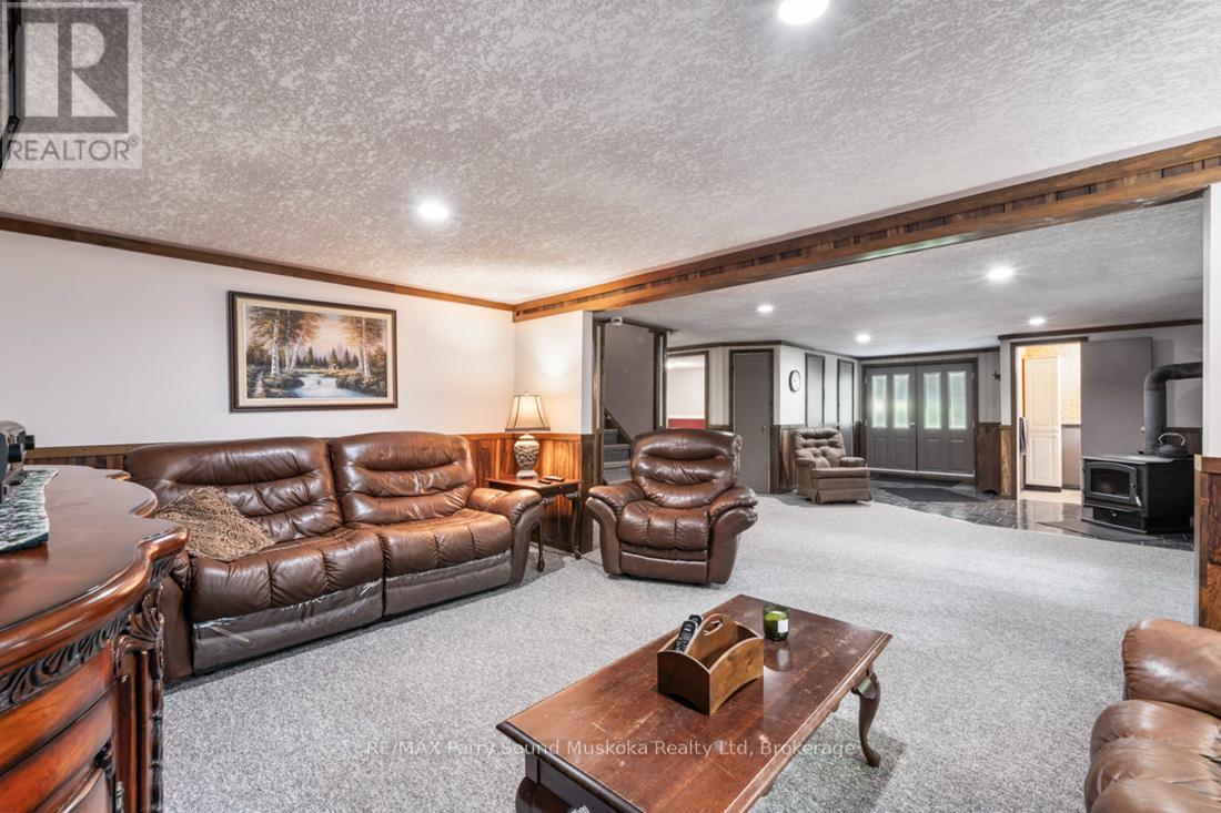Photo 28 of 3 5 Squirrel Avenue, Mcdougall ON