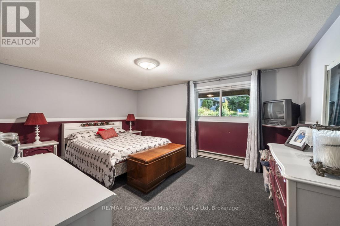 Photo 42 of 3 5 Squirrel Avenue, Mcdougall ON