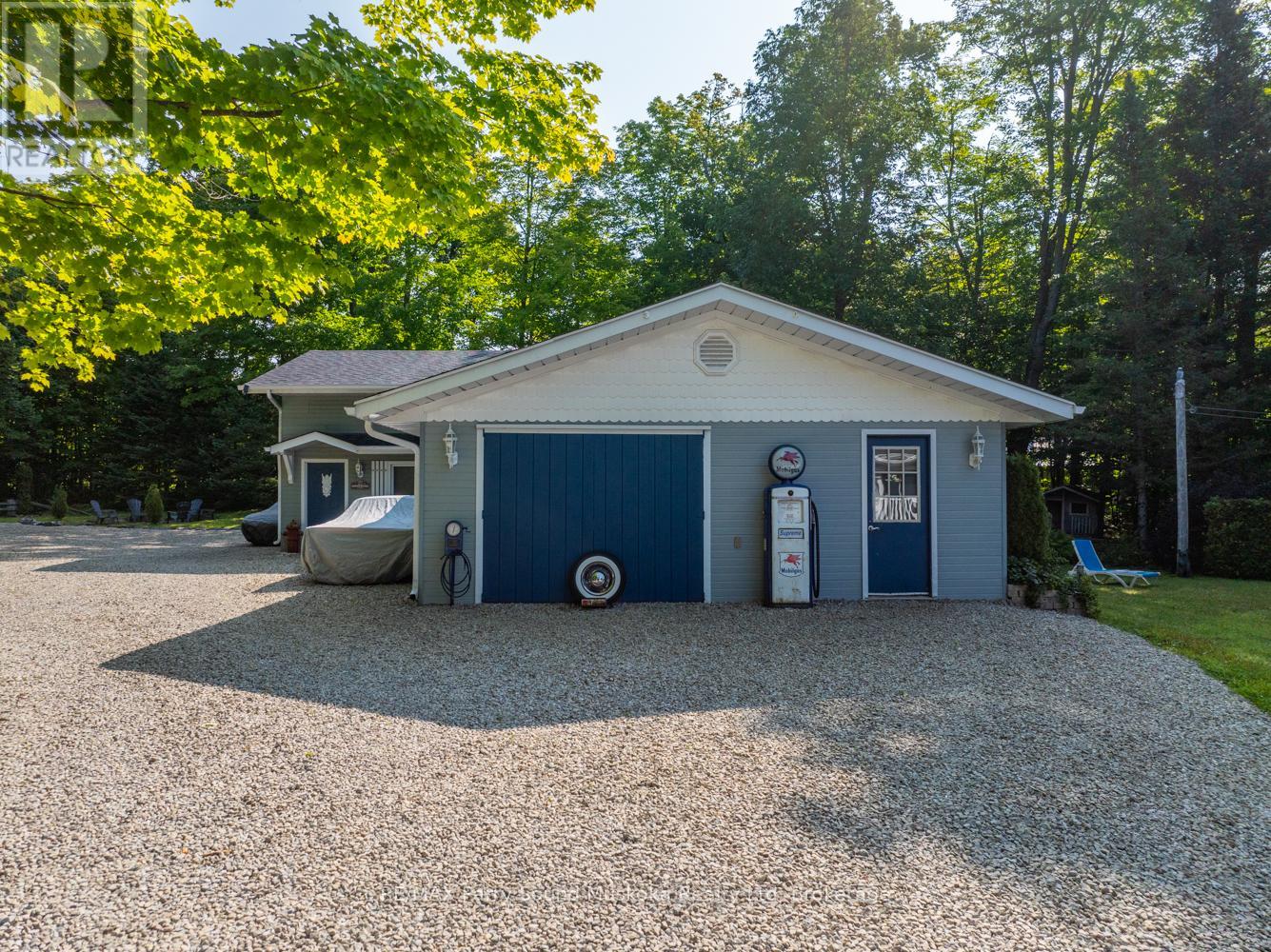 Photo 4 of 3 5 Squirrel Avenue, Mcdougall ON