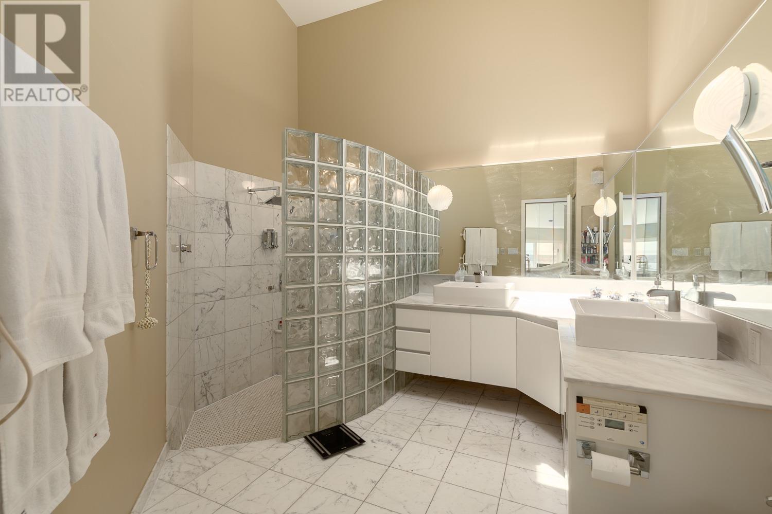 1438 CHIPPENDALE ROAD, West Vancouver