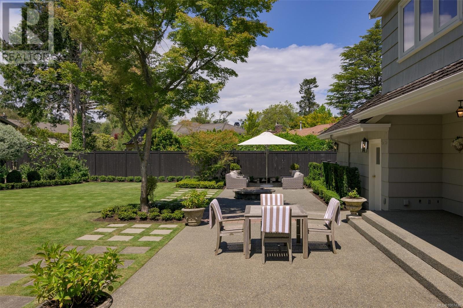 Photo 25 of 3270 Beach Dr, Oak Bay BC