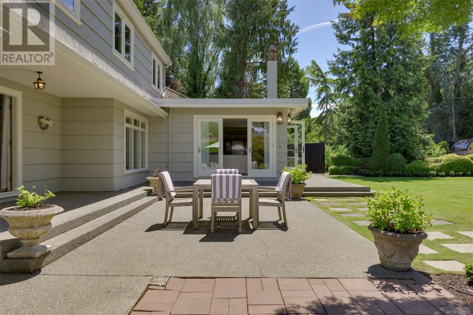 Photo 22 of 3270 Beach Dr, Oak Bay BC