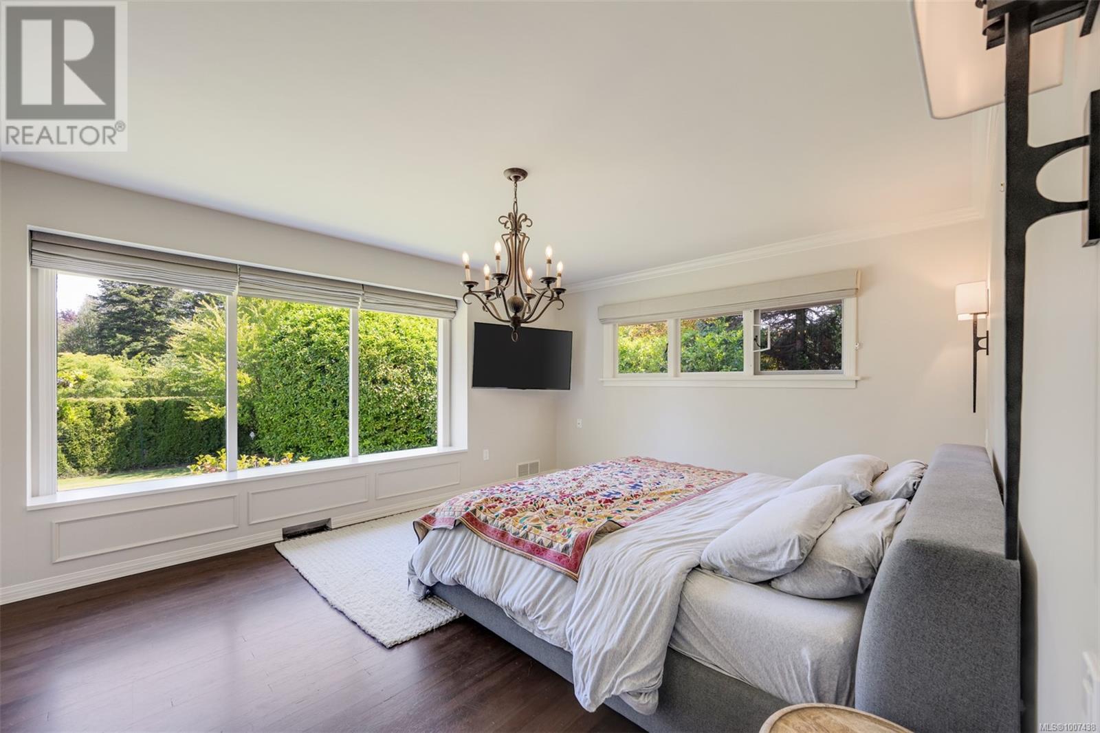 Photo 18 of 3270 Beach Dr, Oak Bay BC