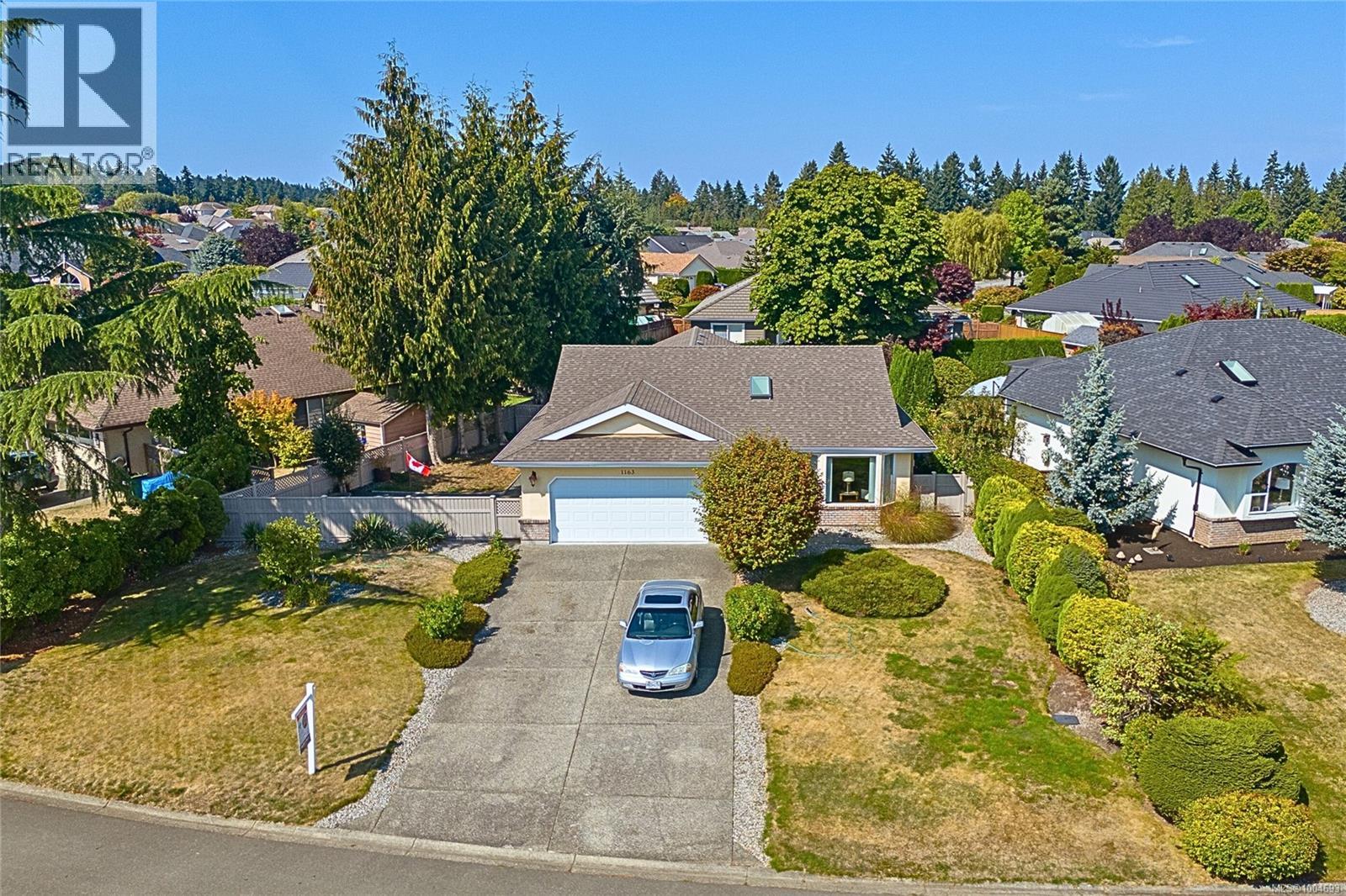 Photo 2 of 1163 Wellington Dr, Qualicum Beach BC