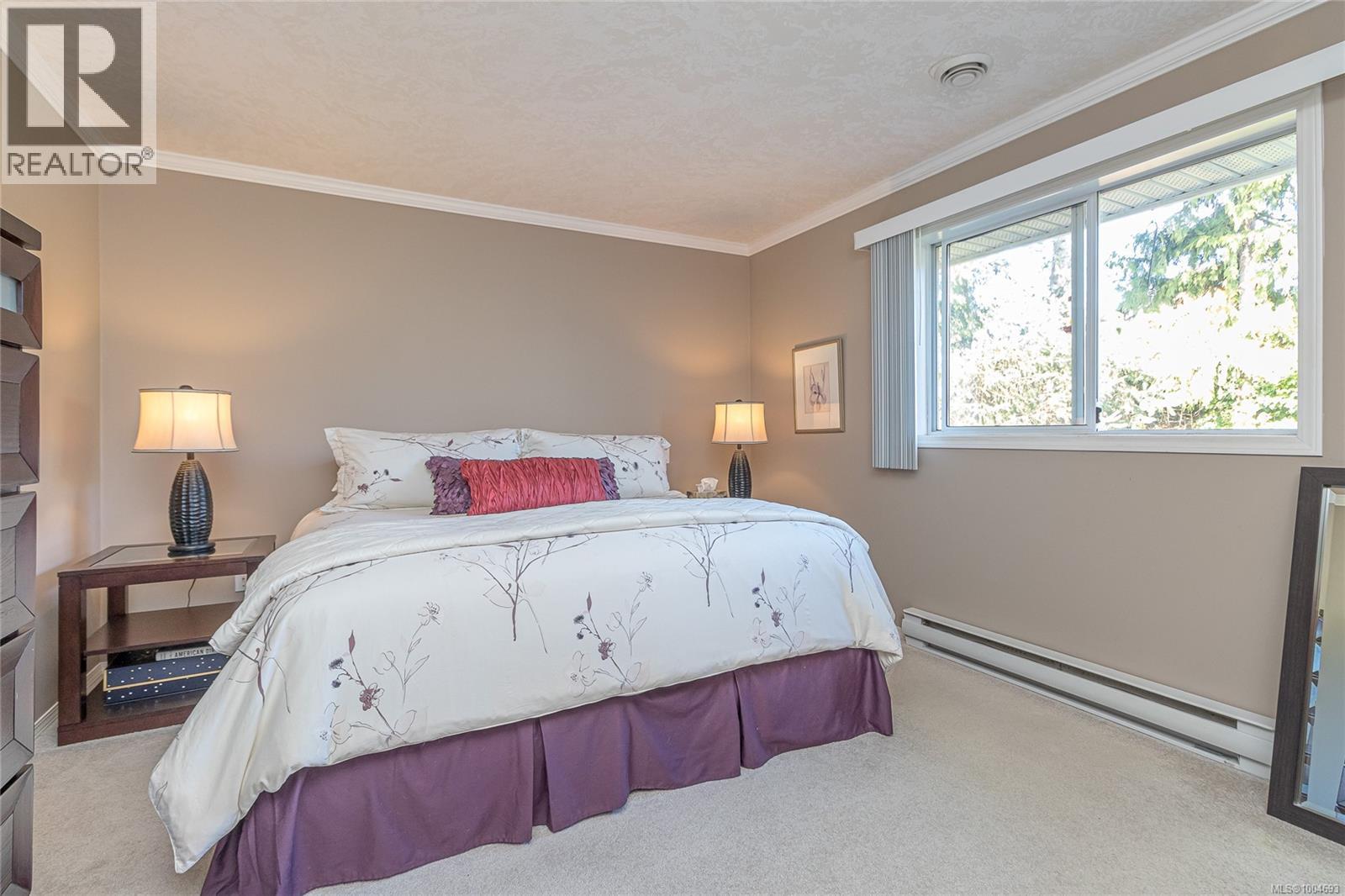 Photo 9 of 1163 Wellington Dr, Qualicum Beach BC