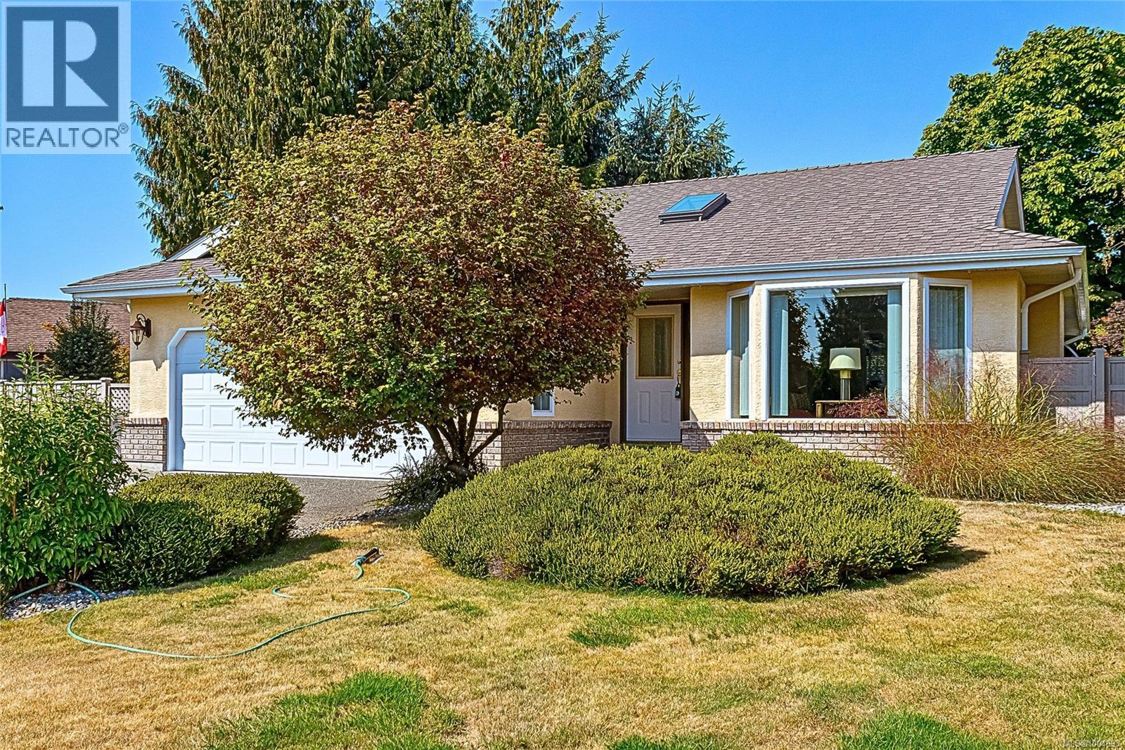 Photo 13 of 1163 Wellington Dr, Qualicum Beach BC