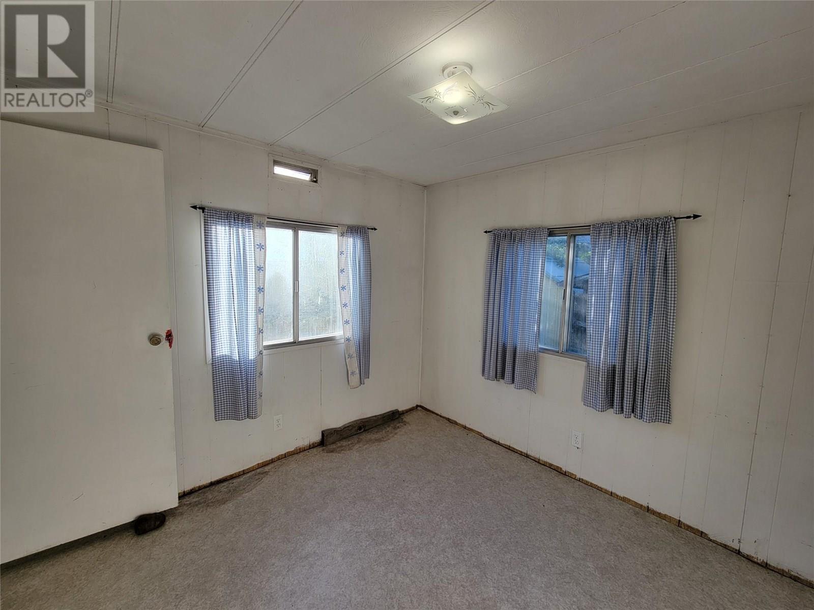 Photo 12 of 716 11 Th Avenue, Keremeos BC