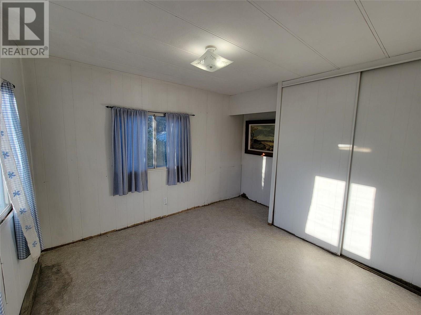 Photo 3 of 716 11 Th Avenue, Keremeos BC