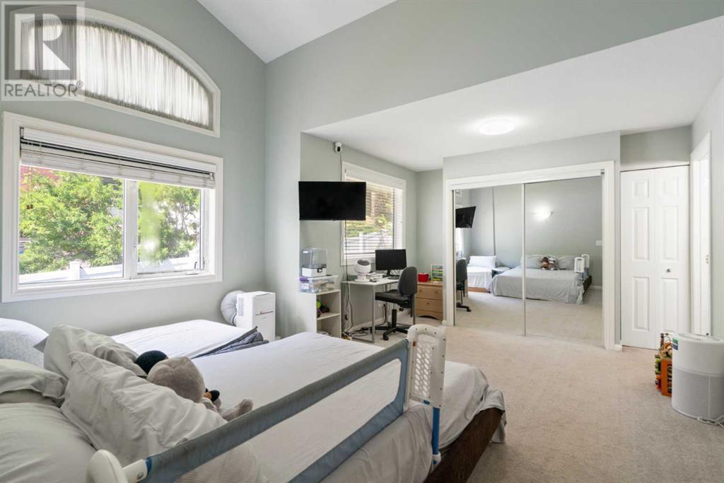 Single Family House for Sale in    Avenue NE Crescent Heights Calgary 