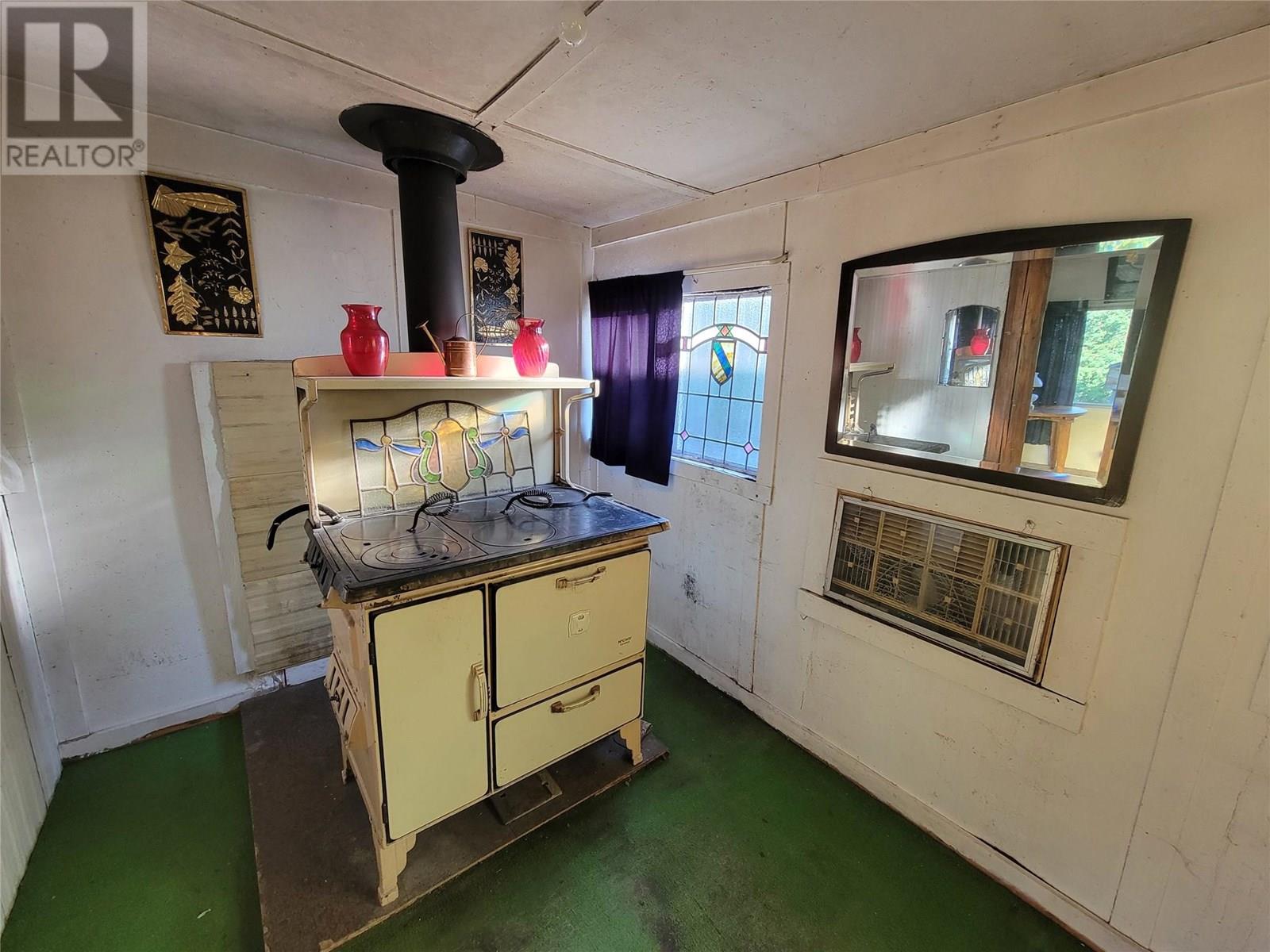 Photo 6 of 716 11 Th Avenue, Keremeos BC