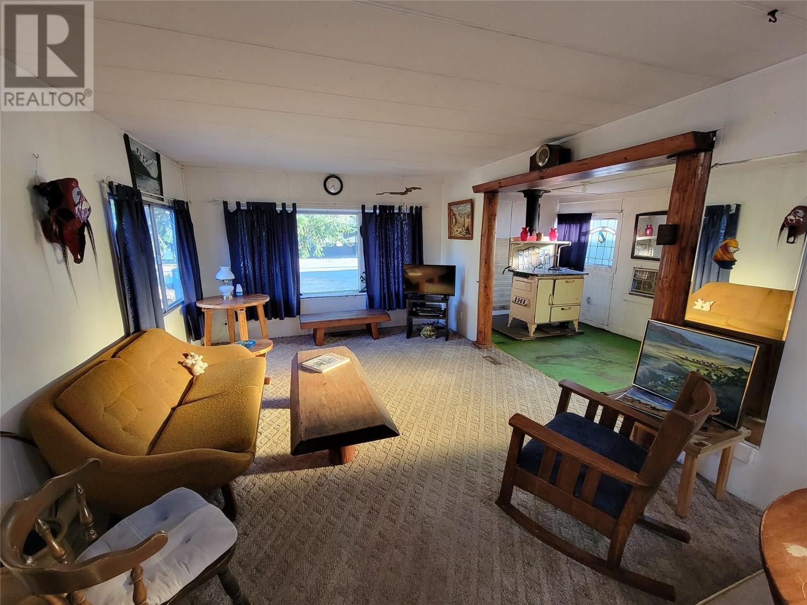 Photo 10 of 716 11 Th Avenue, Keremeos BC
