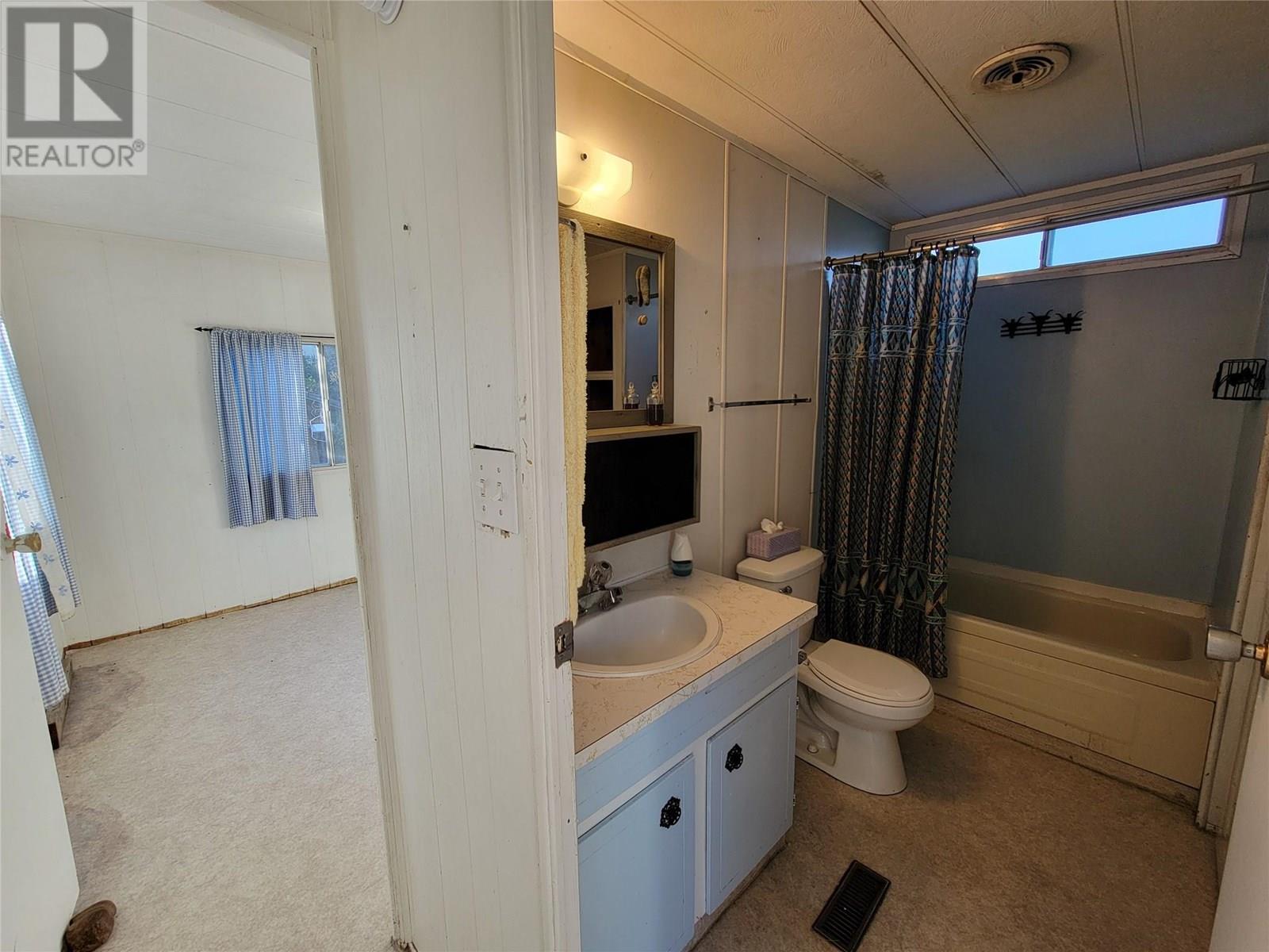 Photo 11 of 716 11 Th Avenue, Keremeos BC