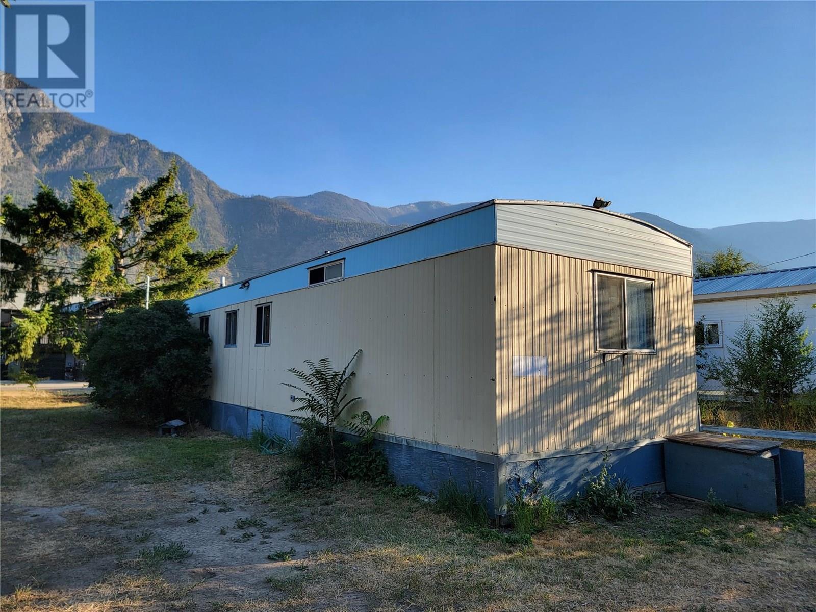 Photo 34 of 716 11 Th Avenue, Keremeos BC