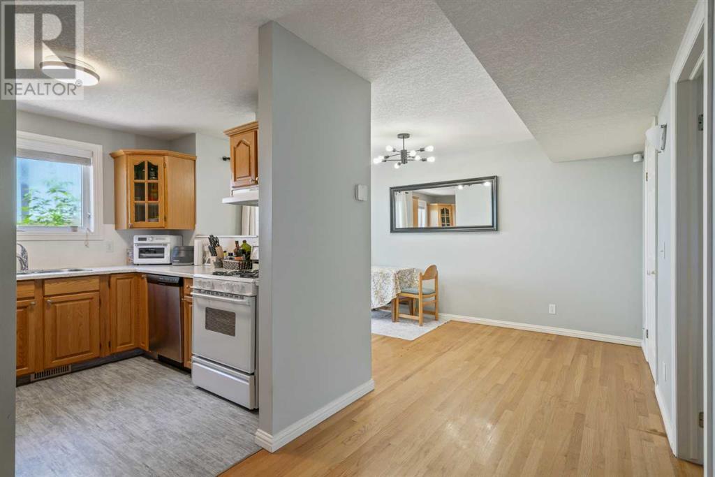 Single Family House for Sale in    Avenue NE Crescent Heights Calgary 
