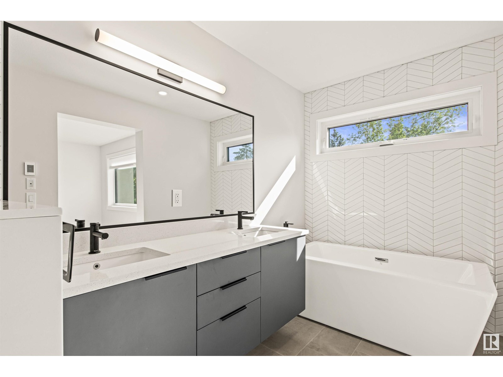Photo 19 of 8343 Saskatchewan Dr Nw, Edmonton AB