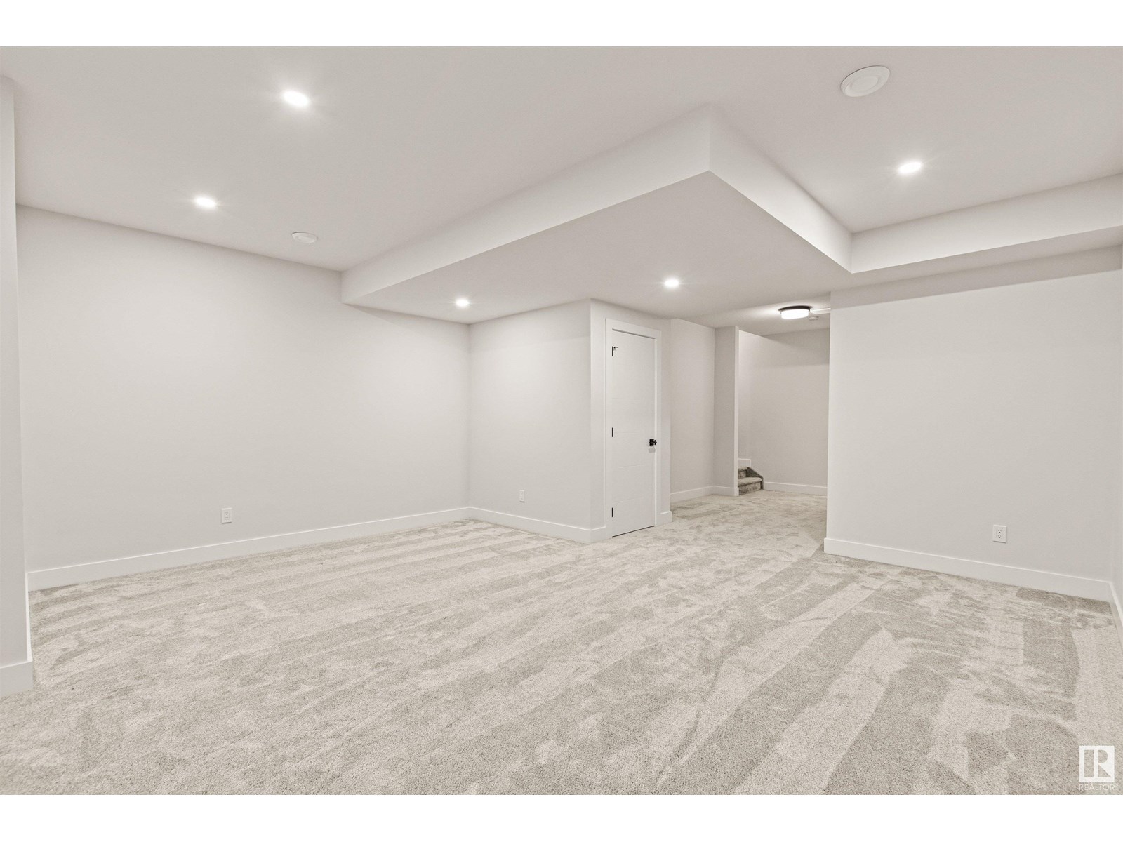 Photo 12 of 8343 Saskatchewan Dr Nw, Edmonton AB