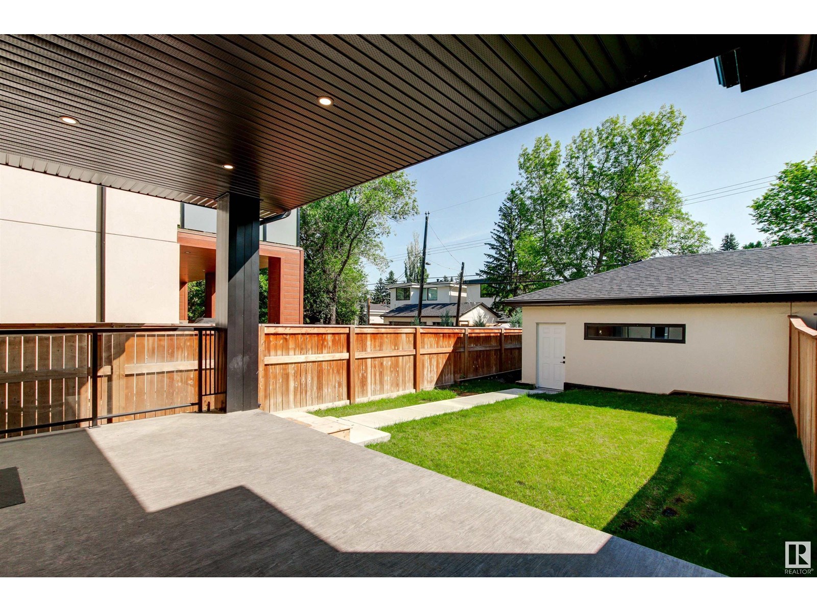Photo 15 of 8343 Saskatchewan Dr Nw, Edmonton AB