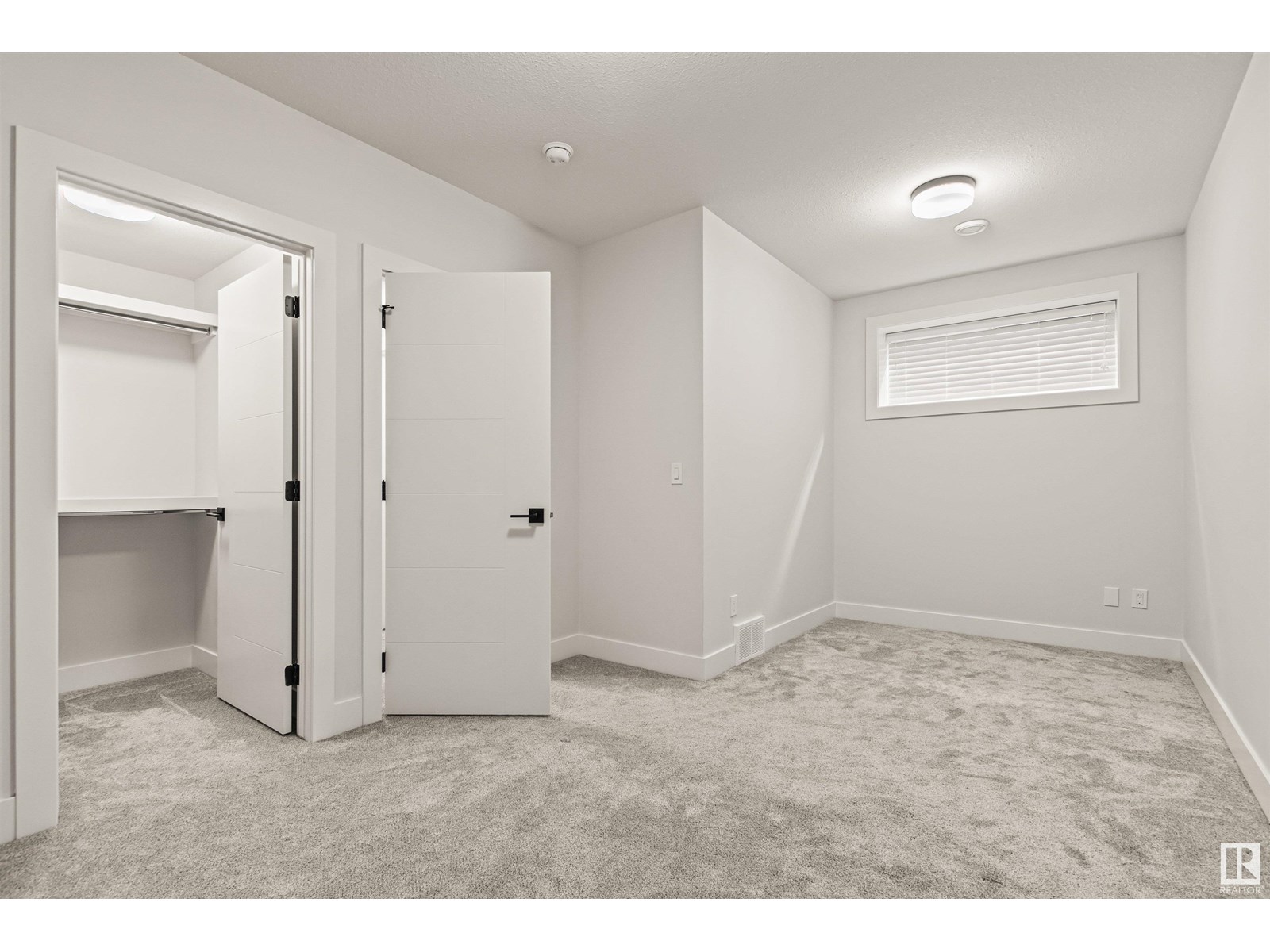 Photo 11 of 8343 Saskatchewan Dr Nw, Edmonton AB